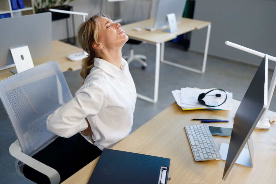 Ergonomia pracy przy komputerze – zadbaj o kręgosłup i wzrok